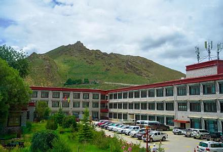 SHIGATSE_Shiga Yangcha Grand Hotel.jpg